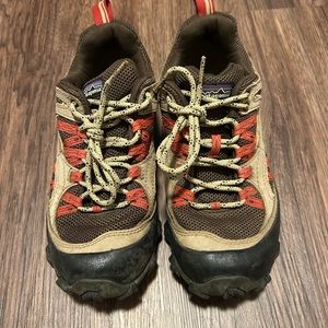 Patagonia Drifter Cardamom Poppy Fields Womens Size 6.5 Hiking Shoes Vibram Sole